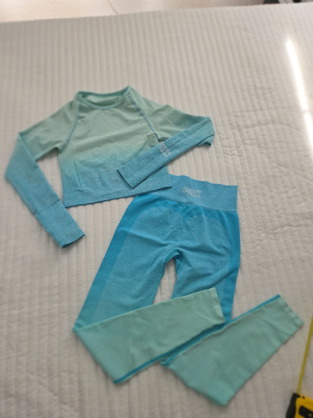 PINK Victoria's Secret Aqua Ombre Seamless Active Set